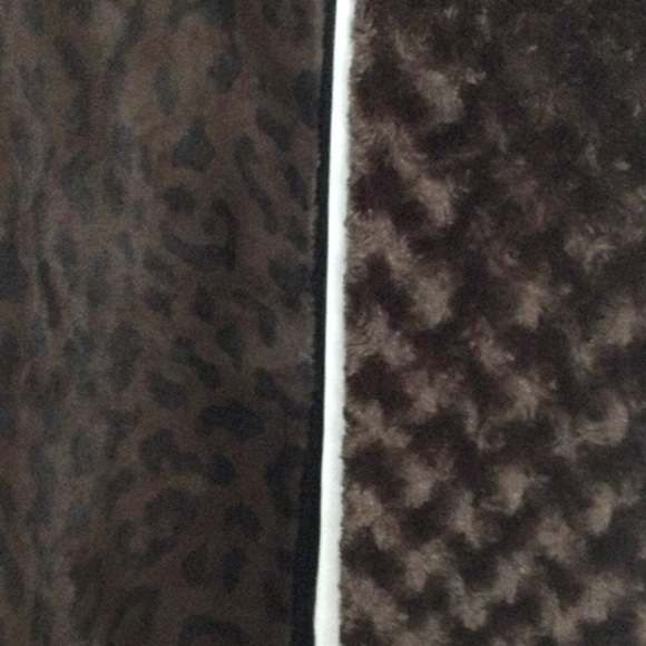 Bundle of Two Plush Chocolate Brown Faux Fur Scarves Oblong and Infinity NWOT - Picture 10 of 11